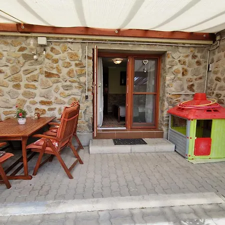 Virag Apartmanhaz Διαμέρισμα Σόπρον