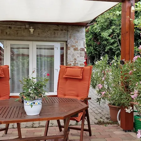 Virag Apartmanhaz *