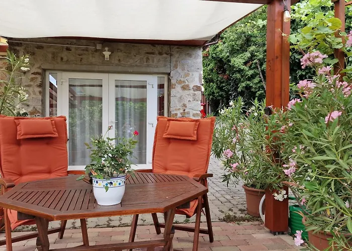 Virag Apartmanhaz *